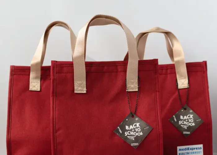 eco cooler lunch bag red colour with logo printed and gift tag